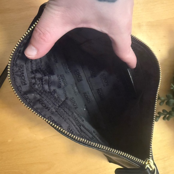 Michael Kors wristlet - Picture 5 of 6